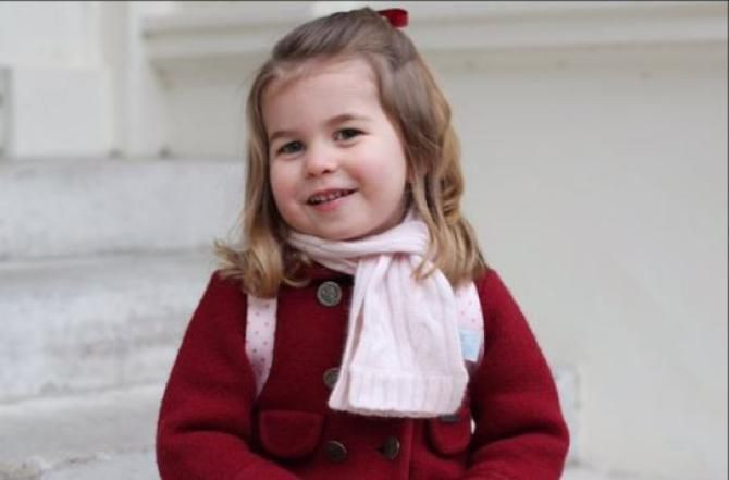 Le foto della principessina Kate nel suo primo giorno di scuola