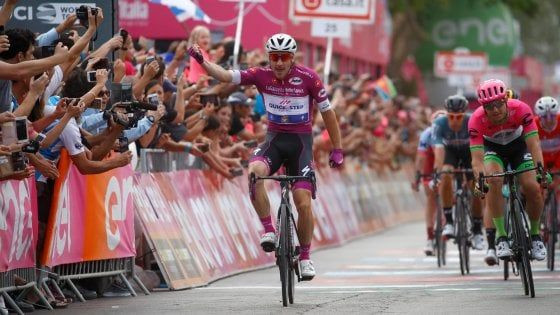 Giro d'Italia: 3 tappa a Viviani che resta in maglia Rosa