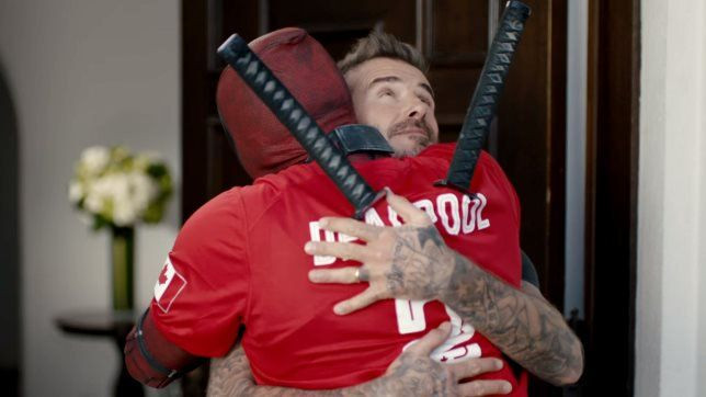 Deadpool 2: Deadpool abbraccia David Beckham e si scusa con lui in un video