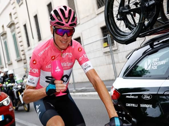 Giro d'Italia 2018: Vittoria a Froome, tempi neutralizzati per le buche