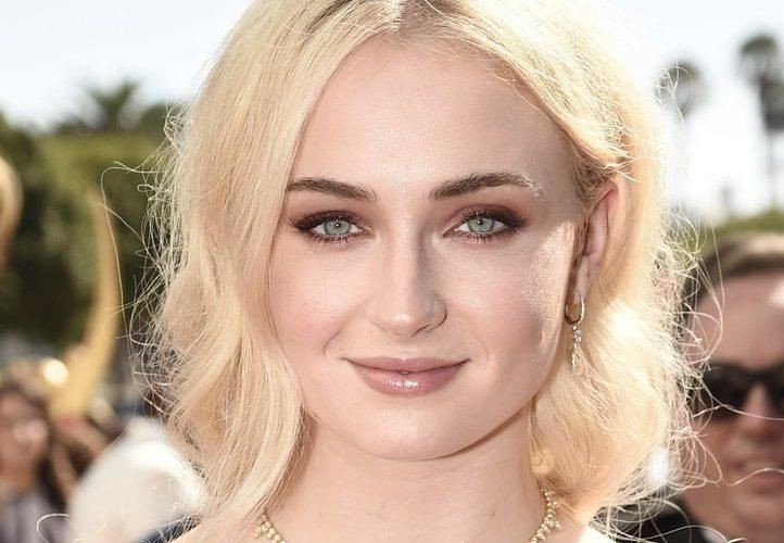 Game of Thrones 8: Il secondo tattoo di Sophie Turner spoilera il destino degli Stark?