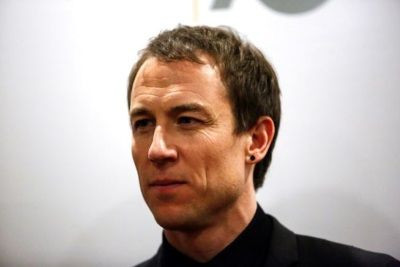 The Crown 3: prima foto di Tobias Menzies come Principe Filippo