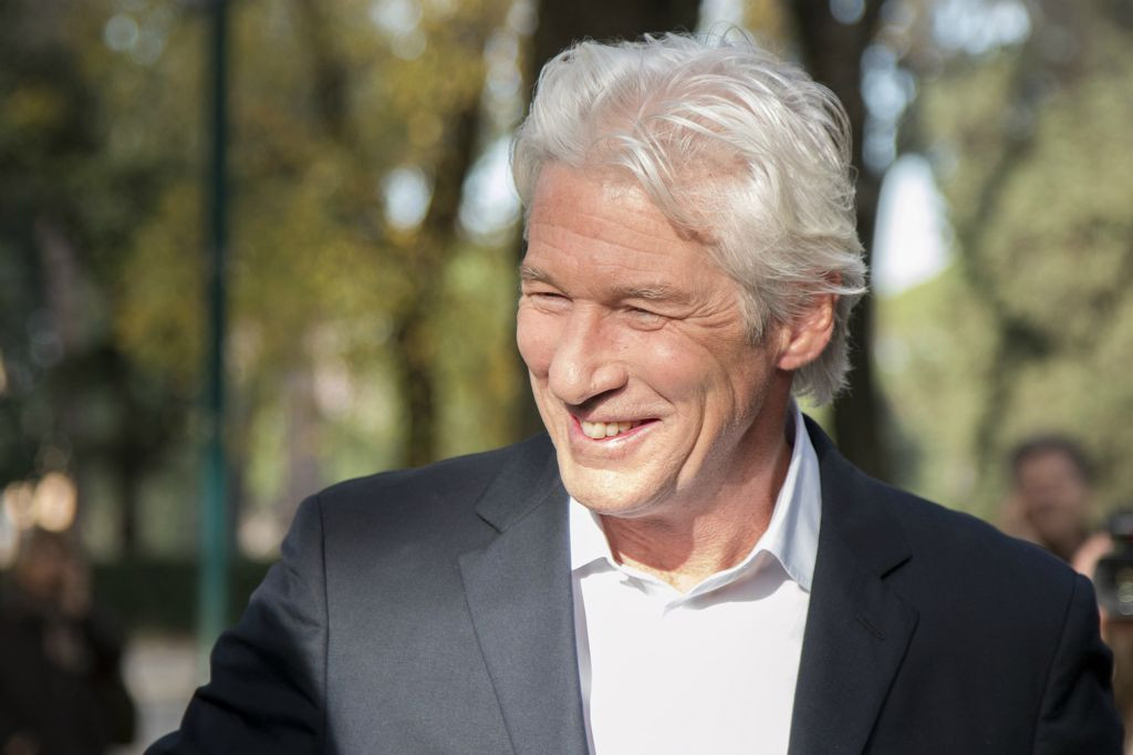 MotherFatherSon: Richard Gere nelle prime immagini della serie BBC