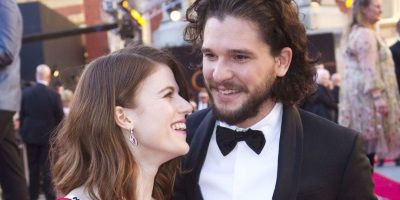 Kit Harington tradisce Rose Leslie? Una modella russa pubblica le foto di lui nudo (foto)