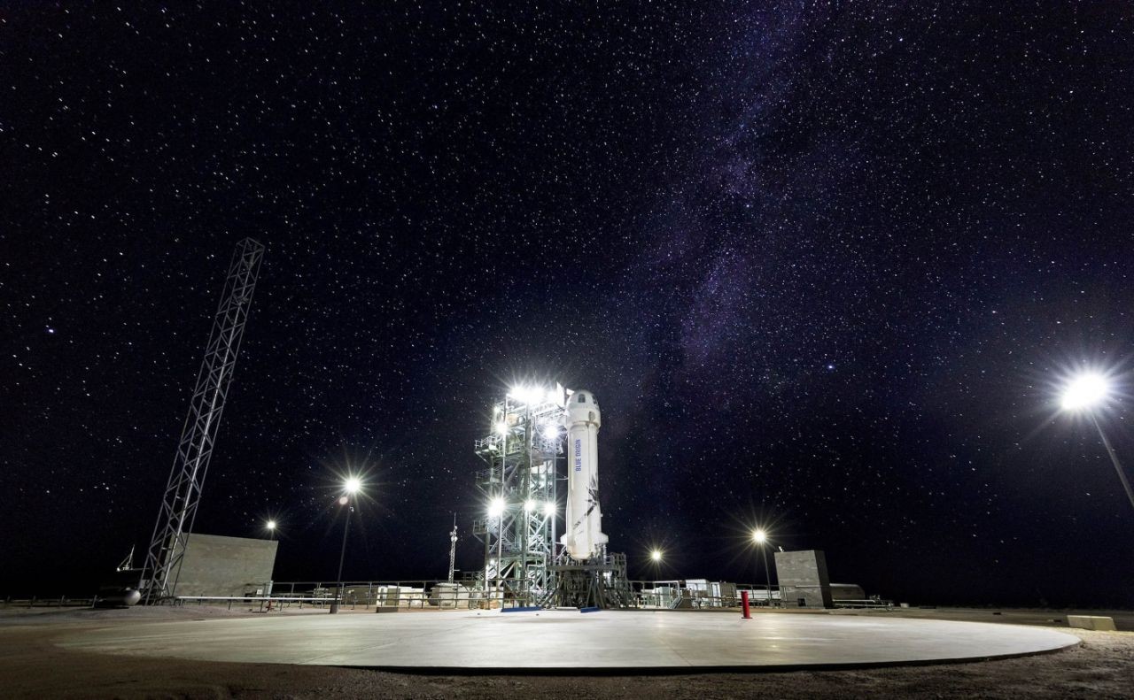 BlueOrigin_NewShepard_M9_StarsOnPad