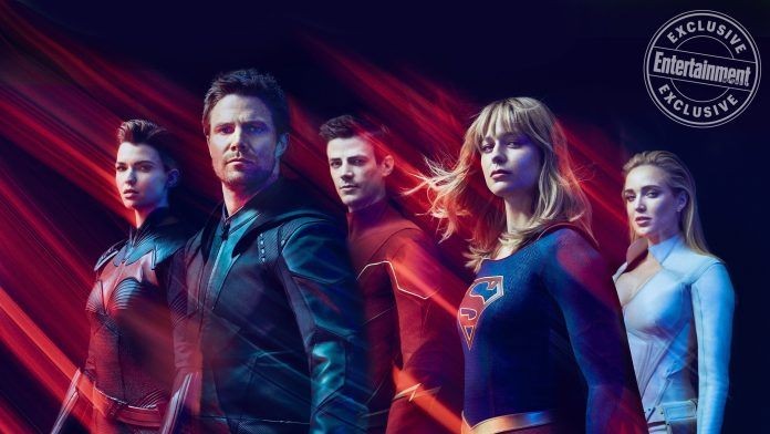 Arroverse: tutti i supereroi nella nuova cover di Entertainment Weekly