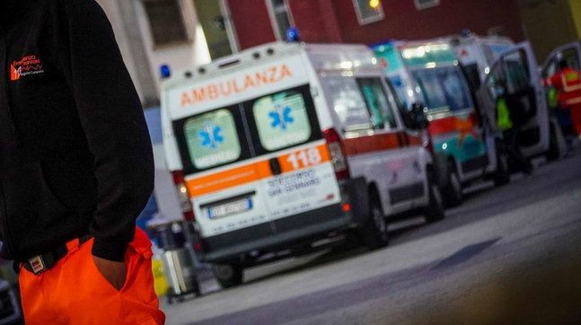 Salerno, "Mia madre è morta perché l'ambulanza è arrivata in ritardo per colpa della strada allagata"